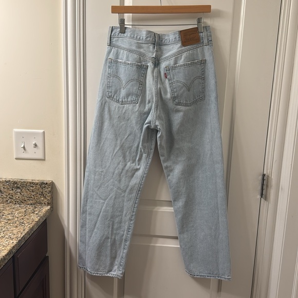 Levi’s Ribcage Straight Ankle Women’s Jean in Ojai Shore - Light Wash - Picture 4 of 9